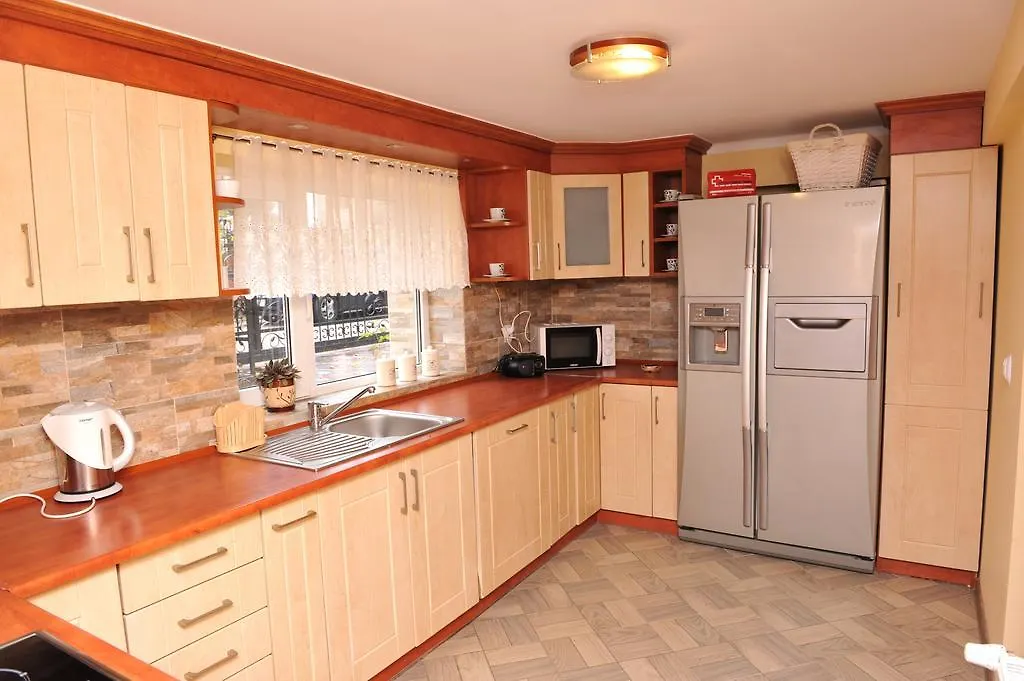 Pokoje I Apartamenty Iwona-1